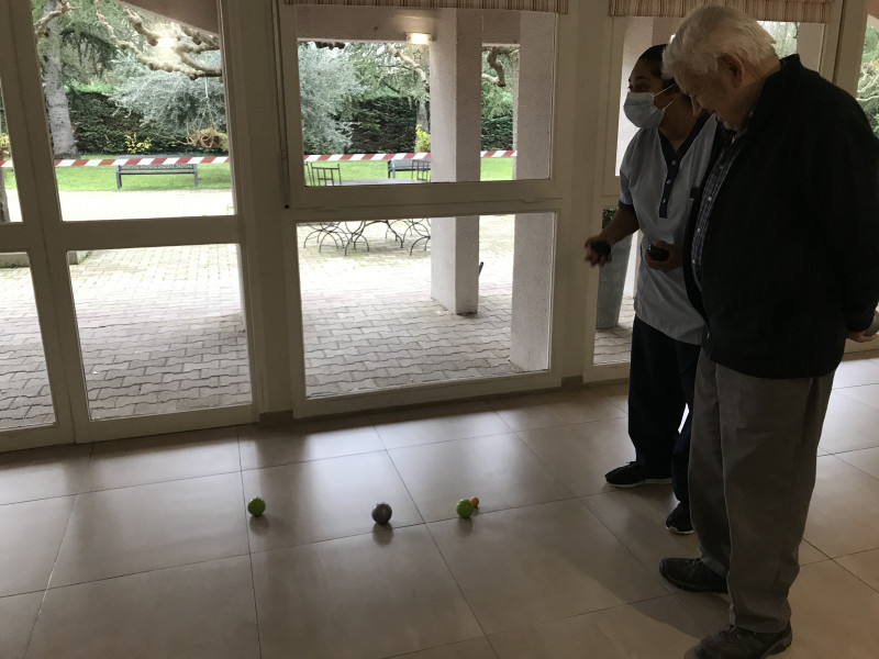 UNE PARTIE DE PETANQUE ...