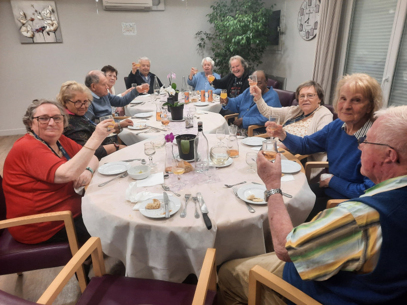 Repas festif en soirée