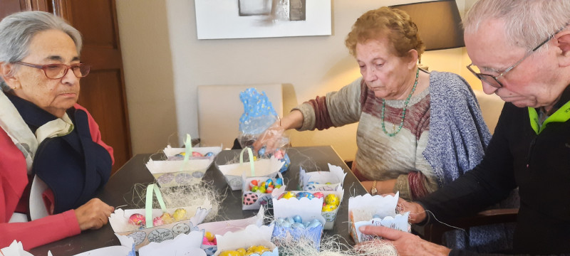 PREPARATION DES PANIERS DE PAQUES