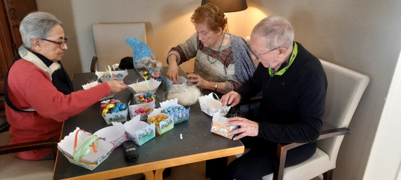 PREPARATION DES PANIERS DE PAQUES