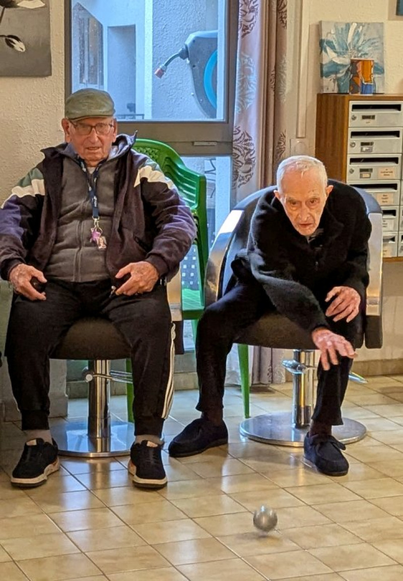 Pétanque d'intérieur et assise