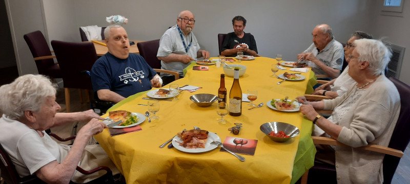 REPAS FESTIF ET VEILLEE DU MOIS DE JUIN