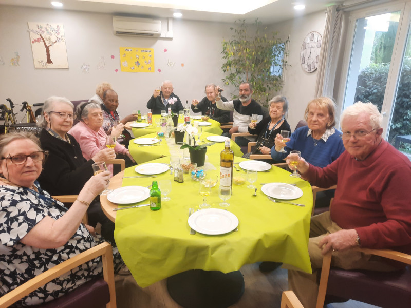 Mercredi 24 avril : Repas festif en soirée